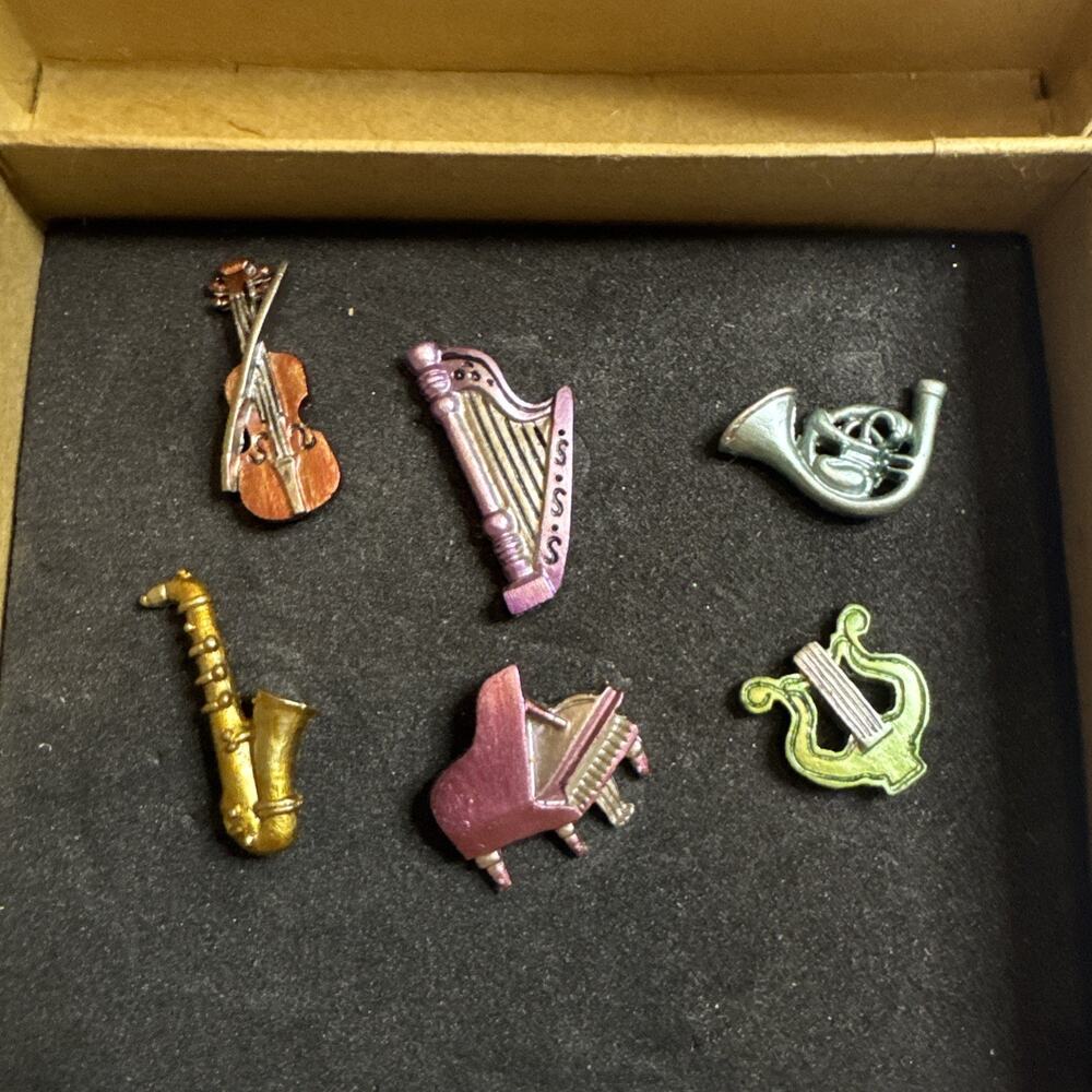 Lot Of 6 Music Themed Metal Pins / Violin, Harp, Saxophone, French Horn , Piano